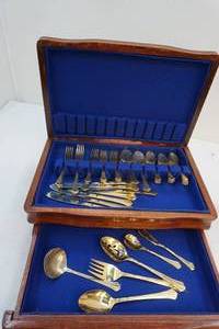 Flatware set