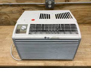 LG ELECTRONICS 5,000 BTU 115-Volt Window Air Conditioner in White