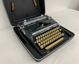 lot 33 image: Triumph Manual Typewriter