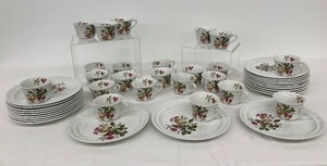 lot 42 image: Set of Spanish Pontesa Porcelain Luncheon Plates and Cups
