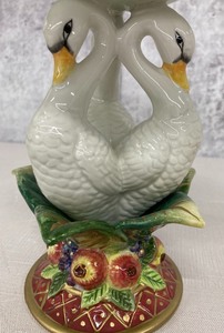 lot 61 image: Lovely Porcelain Collection - Fitz & Lloyd, Staffordshire