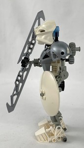 lot 92 image: Vintage Lego Bionicle (8571) Kopaka Nuva