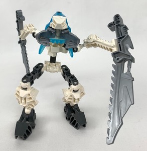 lot 93 image: Vintage Lego Bionicles - Two Rahkshi (7138 and 8589) and Vahki Keerakh (8619)