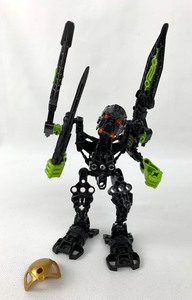 lot 94 image: Three Vintage Lego Bionicles - (7136) Skrall, (7116) Tahu,  Keetongu (8755)