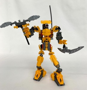 lot 99 image: Three Vintage Lego Bionicle Figures Including (8755) Keetongu Titan