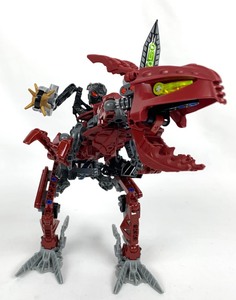 lot 103 image: Vintage Lego Bionicle Set (8990) Special Edition Fero and Skirmix