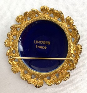 lot 121 image: Vintage Cobalt Blue Limoges Porcelain Brooch