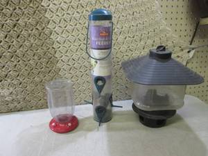 lot 23 image: (F-2) Bird Feeders...