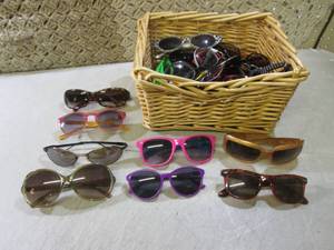 lot 68 image: (CSB) Basket Full of Assorted Sungl...