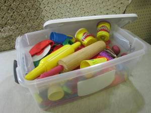 lot 72 image: (F-0) Cntainer with Lid Full of Pla...