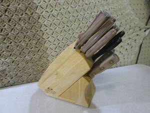 lot 77 image: (RM1) Vintage Chicago Cutlery Wood ...