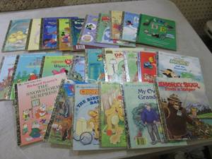 lot 83 image: (CS) Lot of 25 Vintage Little Golde...