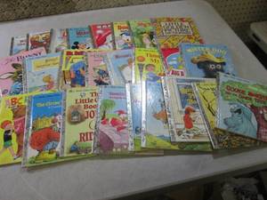 lot 84 image: (CS) Lot of 25 Vintage 1982 Little ...