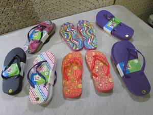 lot 87 image: (CS) 7 Pair of Flip-Flops Assorted ...