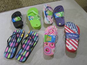 lot 88 image: (CS) 7 Pair of Flip-Flops Assorted ...