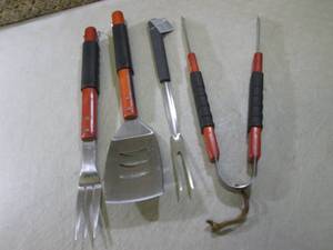 lot 90 image: (RM1) Grilling Tools...