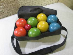 lot 91 image: (CS) Bocce Balls in Bag...