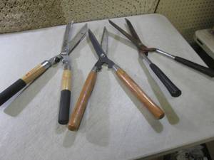 lot 96 image: (RM3) Lot of 3 Hedge Shears...