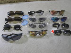 lot 111 image: (F-0) 12 Pair of Assorted Sunglasse...
