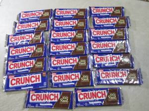 lot 124 image: (B-1) 20 Crunch Candy Bars Past Dat...