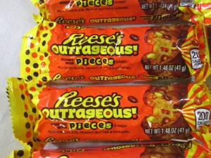 lot 127 image: (B-1) 19 Reeses Outrageous Candy Ba...
