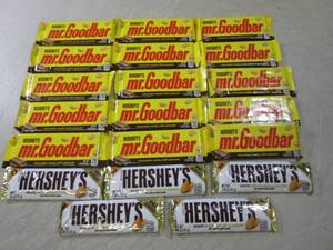 lot 128 image: (B-1) 20 Assorted Hersheys Candy Ba...