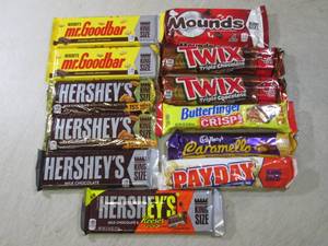 lot 147 image: (B-1) 12 Assorted King Size Candy B...