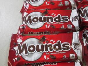 lot 148 image: (B-1) 12 King Size Mounds Candy Bar...