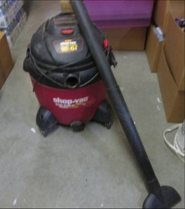lot 152 image: (RMC) 18 Gallon Shop Vac Works No H...