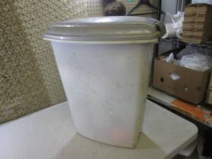 lot 187 image: (BS) Container with Lid Full of Lar...