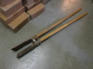 lot 191 image: (RMDR) Truper Post Hole Digger...
