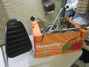 lot 213 image: (RM1) Box with 6 Trailer Mirrors an...