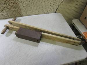 lot 214 image: (RMDR) Vintage Wood Planter...