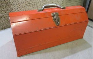 lot 227 image: (RM1) Vintage Metal Tool Box 19 Lo...