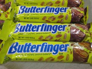 lot 244 image: (B-3) 12 Butterfinger Candy Bars Be...