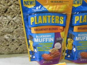 lot 266 image: (B-3) 6 Bags Planters Breakfast Ble...