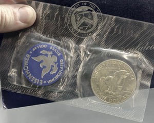lot 62 image: 1971 Eisenhower Uncirculated Silver Dollar