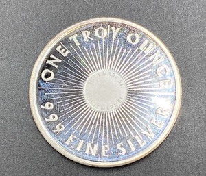 lot 22 image: 1 Oz  Silver Coin