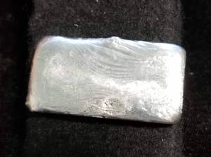 lot 13 image: 1 TROY OZ. .999 FINE SILVER BAR HAND POURED & STAMPED