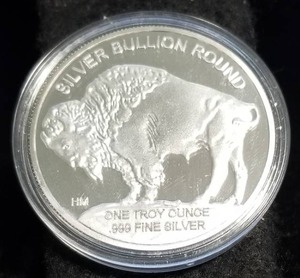lot 20 image: 1 TROY OZ. .999 FINE SILVER INDIAN BUFFALO DESIGN IN AIRTITE