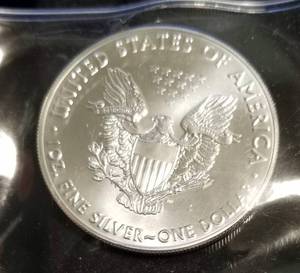 lot 22 image: 2017 AMERICAN SILVER EAGLE 1 TROY OZ. .999 FINE SILVER DOLLAR