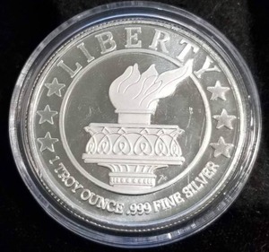 lot 33 image: 1 TROY OZ. .999 FINE SILVER STATUE OF LIBERTY IN AIRTITE