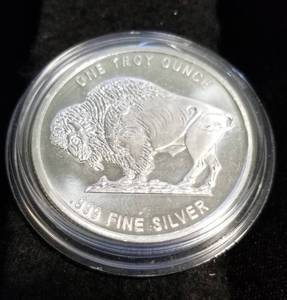 lot 61 image: 1 TROY OZ. .999 FINE SILVER INDIAN BUFFALO DESIGN IN AIRTITE