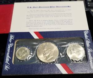lot 40-A image: 1976 BICENTENNIAL US MINT SILVER COIN SET (3 COINS)