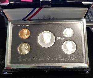 lot 09-A image: 1993 US MINT PREMIER SILVER PROOF SET