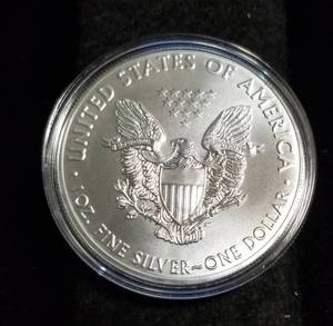 lot 20-A image: 2021 AMERICAN SILVER EAGLE 1 TROY OZ. .999 FINE SILVER IN AIRTITE