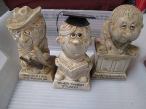 lot 9 image: Set of 3 Vintage 1970s Character S...