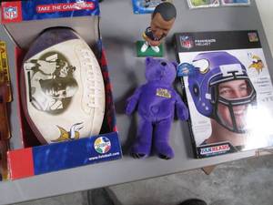 lot 23 image: Minnesota Vikings Fan Lot with Daun...
