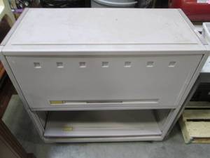 lot 39 image: Heavy Duty Rubbermaid Style Plastic...