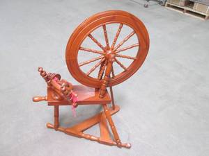 lot 42 image: Vintage Wood Yarn Spinning Wheel wi...